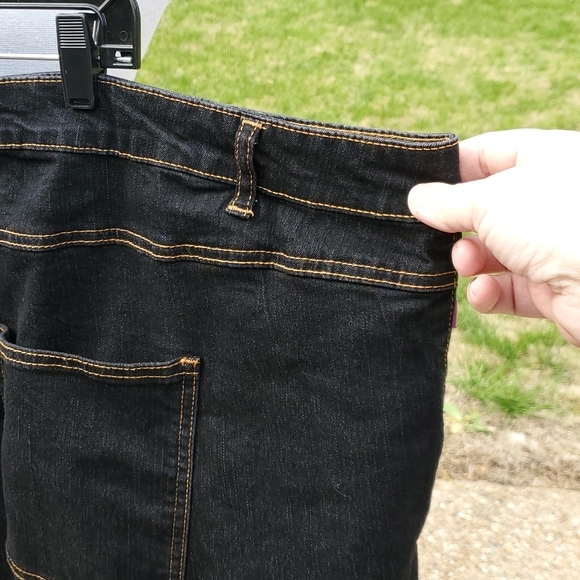 Woman within dark jean Bermuda shorts 38W - Picture 4 of 5